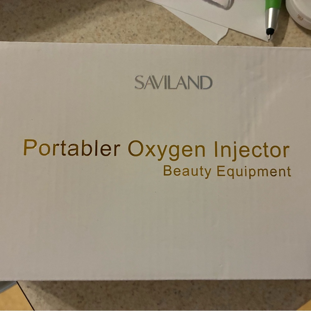 White Portable Oxygen Injector